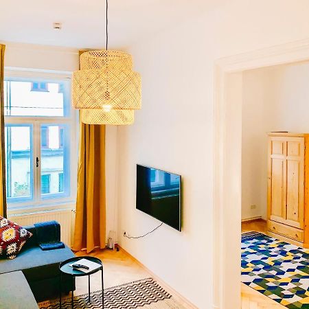 Contemporary City Apartment - By Nahuen Suites Грац Экстерьер фото